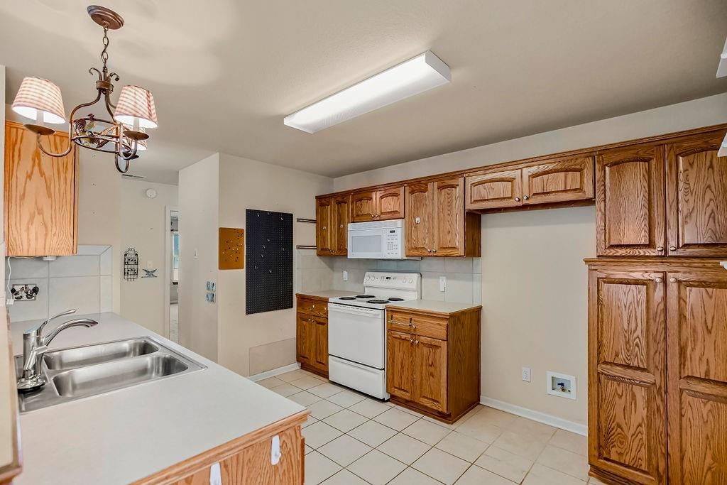 762 S Poplar Street — photo 8