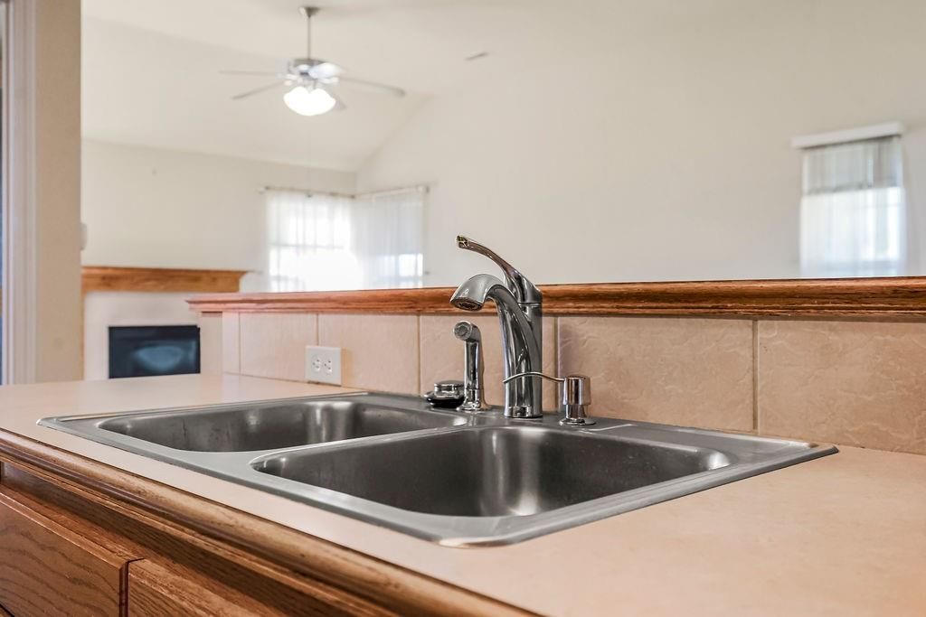 762 S Poplar Street — photo 10