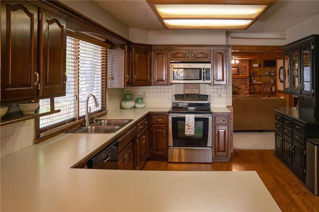 12341 Walmer Street — photo 11