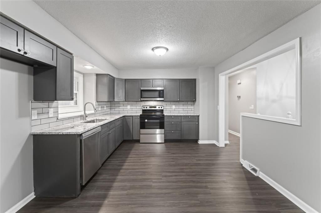 20221 Lamar Avenue — photo 11