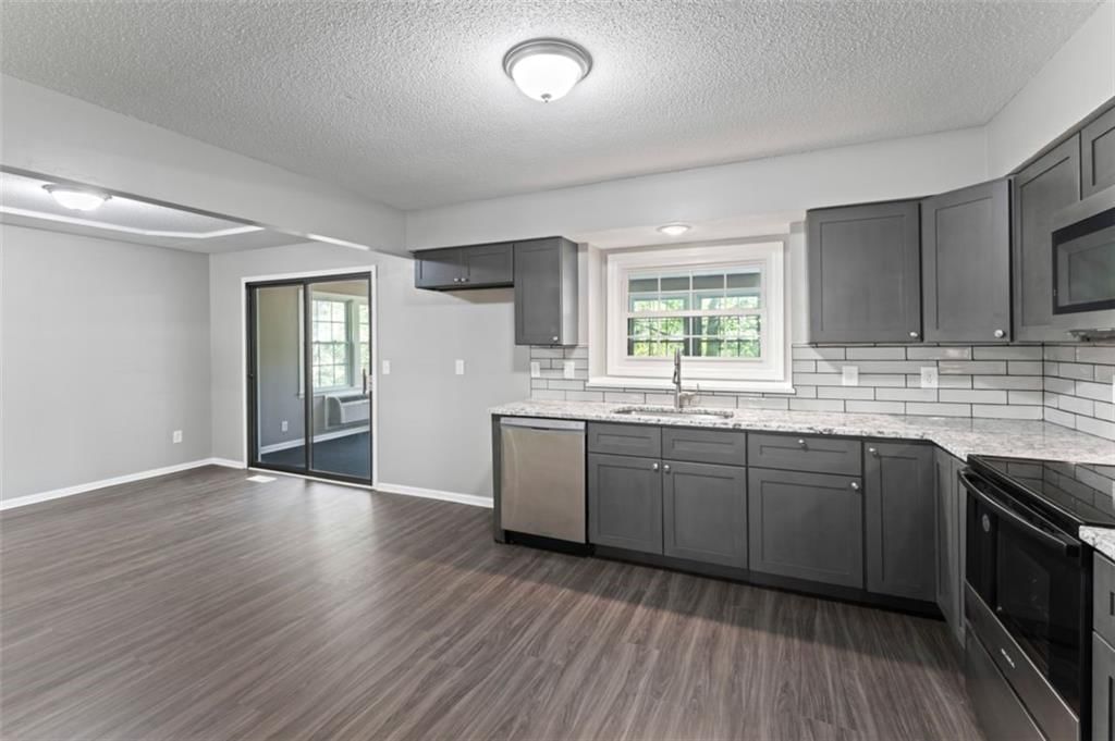 20221 Lamar Avenue — photo 12