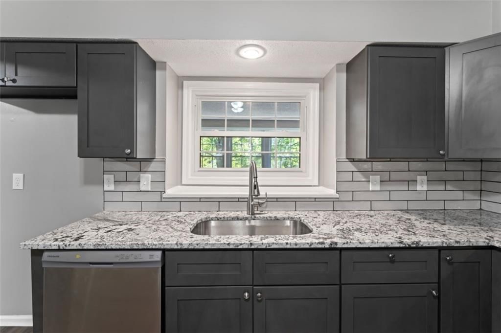 20221 Lamar Avenue — photo 13