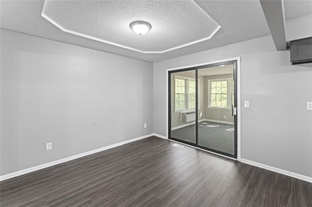 20221 Lamar Avenue — photo 14