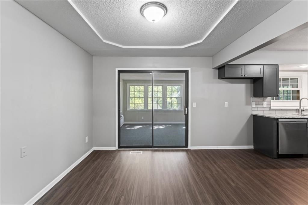 20221 Lamar Avenue — photo 15