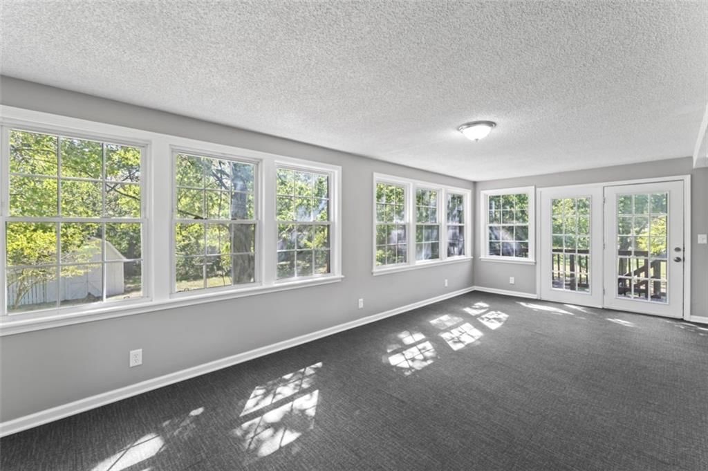 20221 Lamar Avenue — photo 16