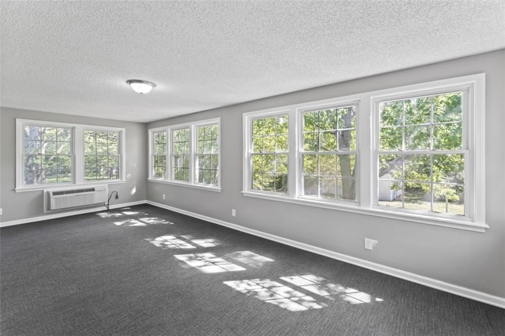 20221 Lamar Avenue — photo 17