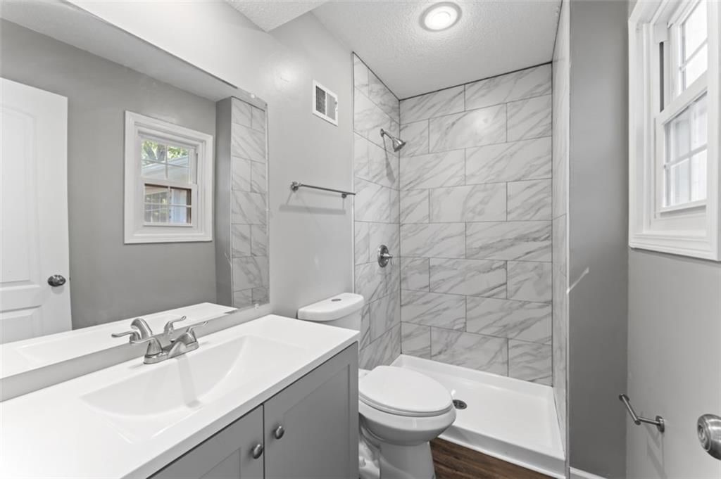 20221 Lamar Avenue — photo 23
