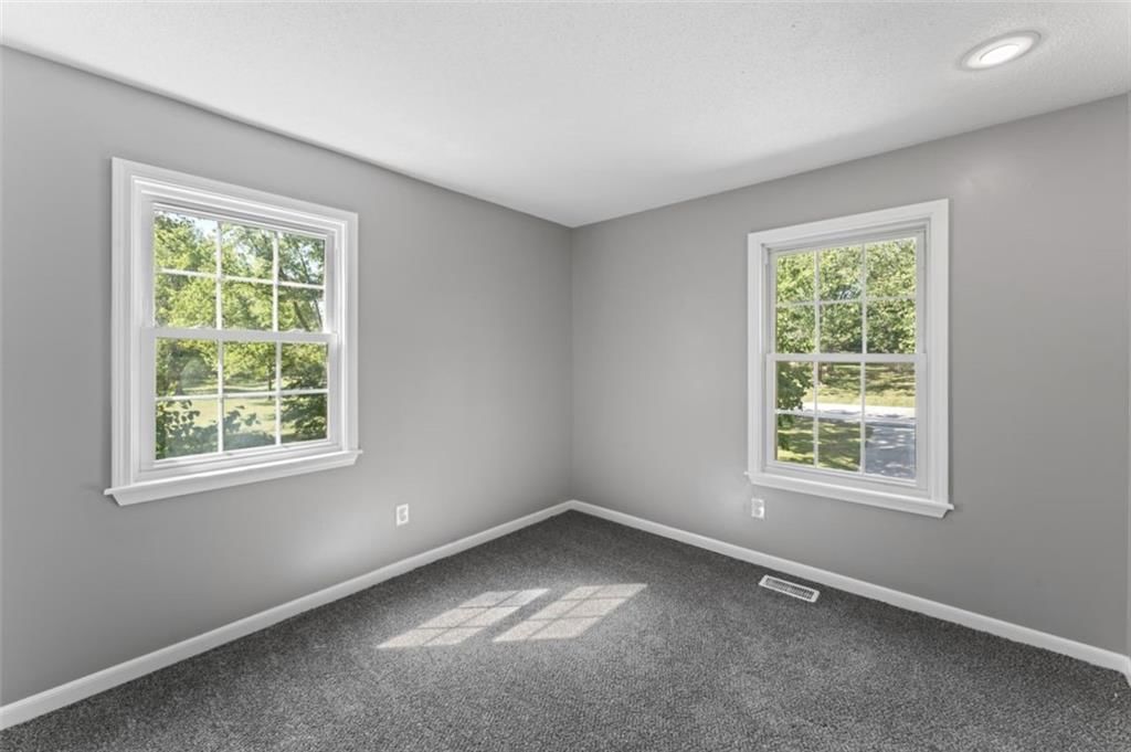 20221 Lamar Avenue — photo 24
