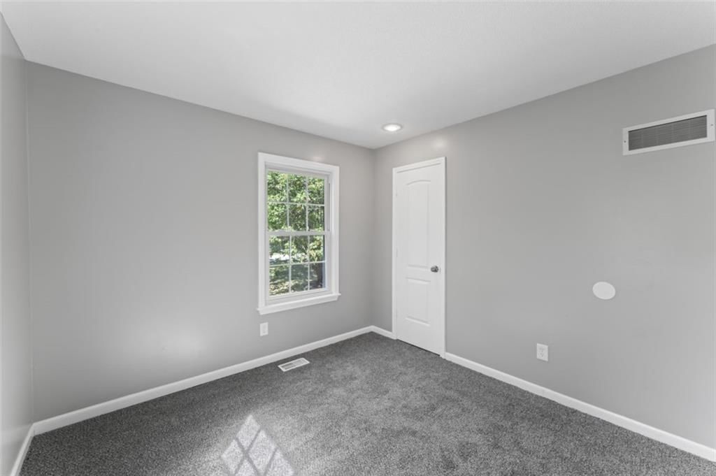 20221 Lamar Avenue — photo 25