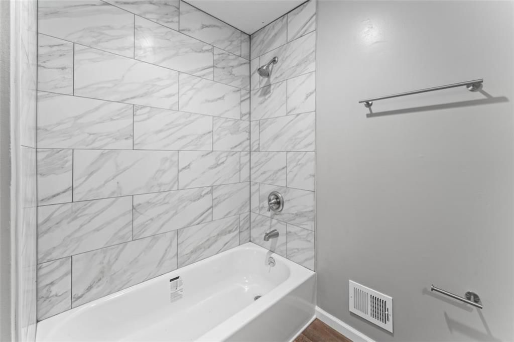20221 Lamar Avenue — photo 28