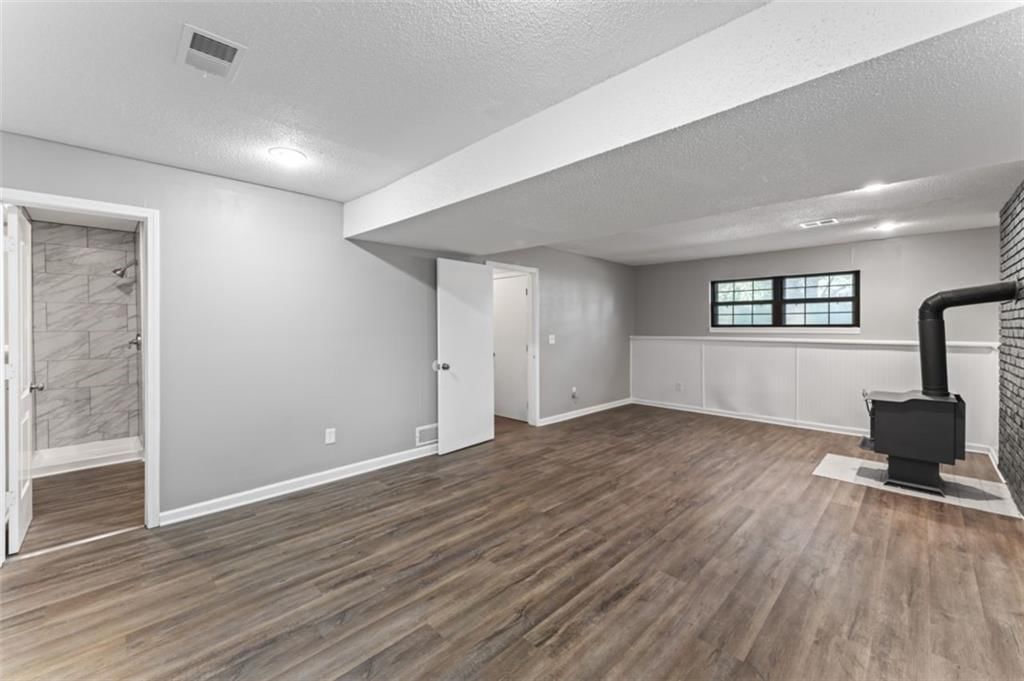 20221 Lamar Avenue — photo 35