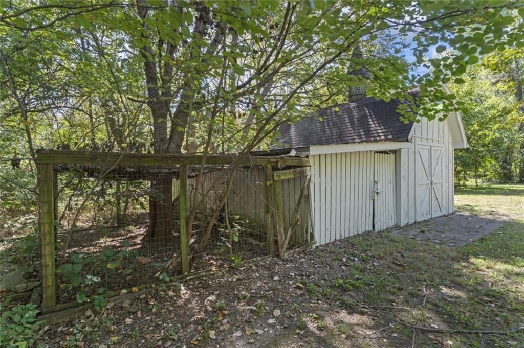 20221 Lamar Avenue — photo 49