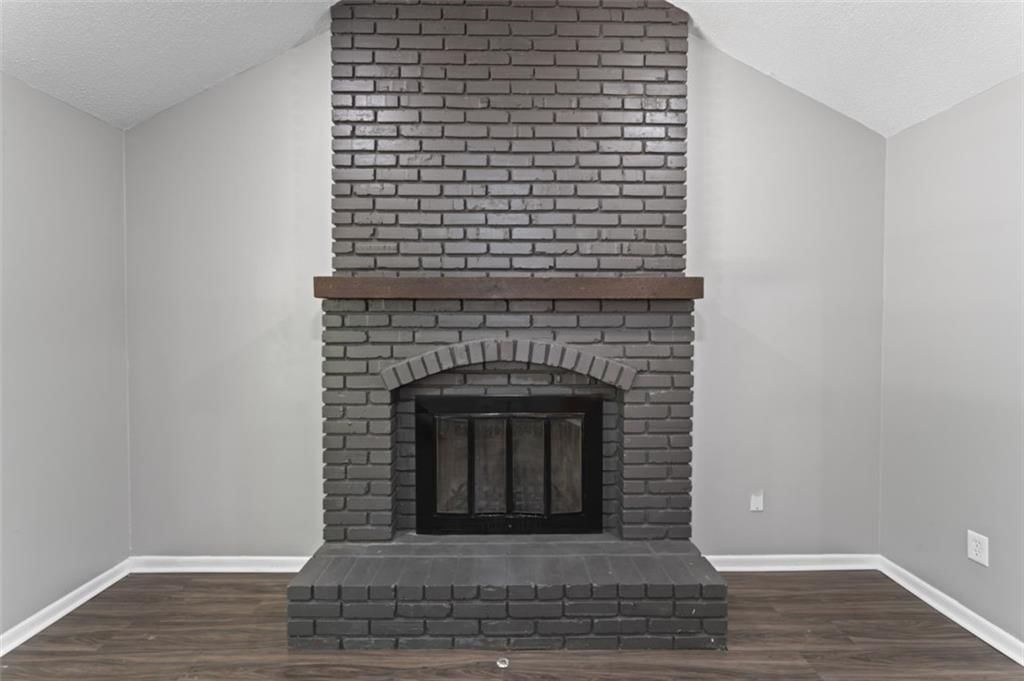 20221 Lamar Avenue — photo 6