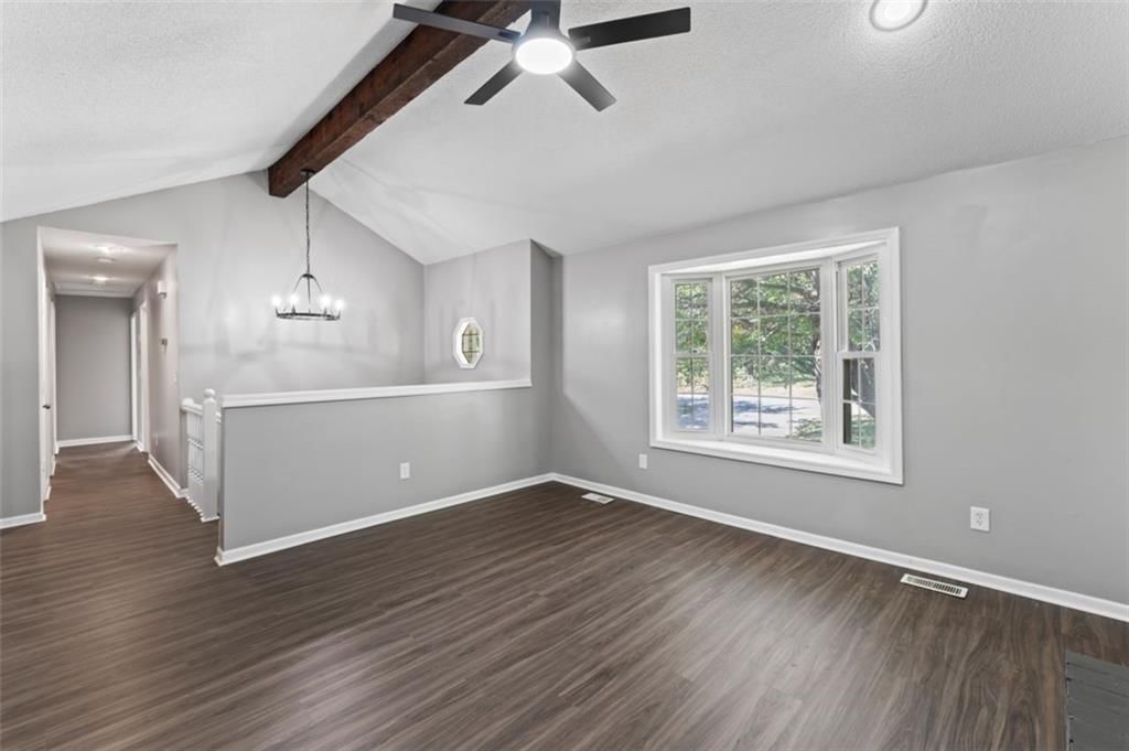 20221 Lamar Avenue — photo 8