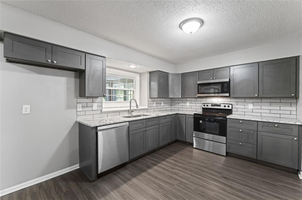 20221 Lamar Avenue — photo 9
