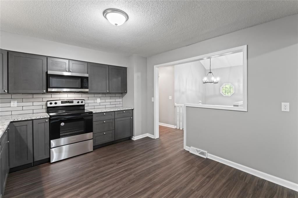 20221 Lamar Avenue — photo 10