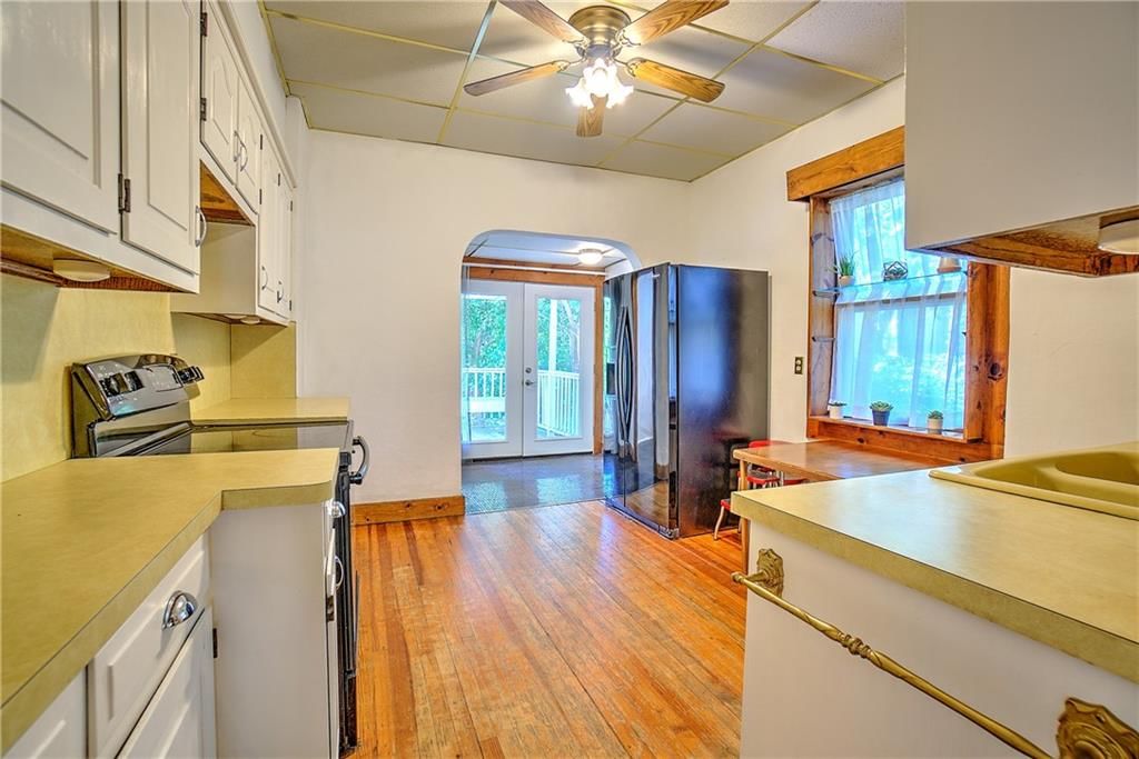 2829 E 8th Street — photo 15