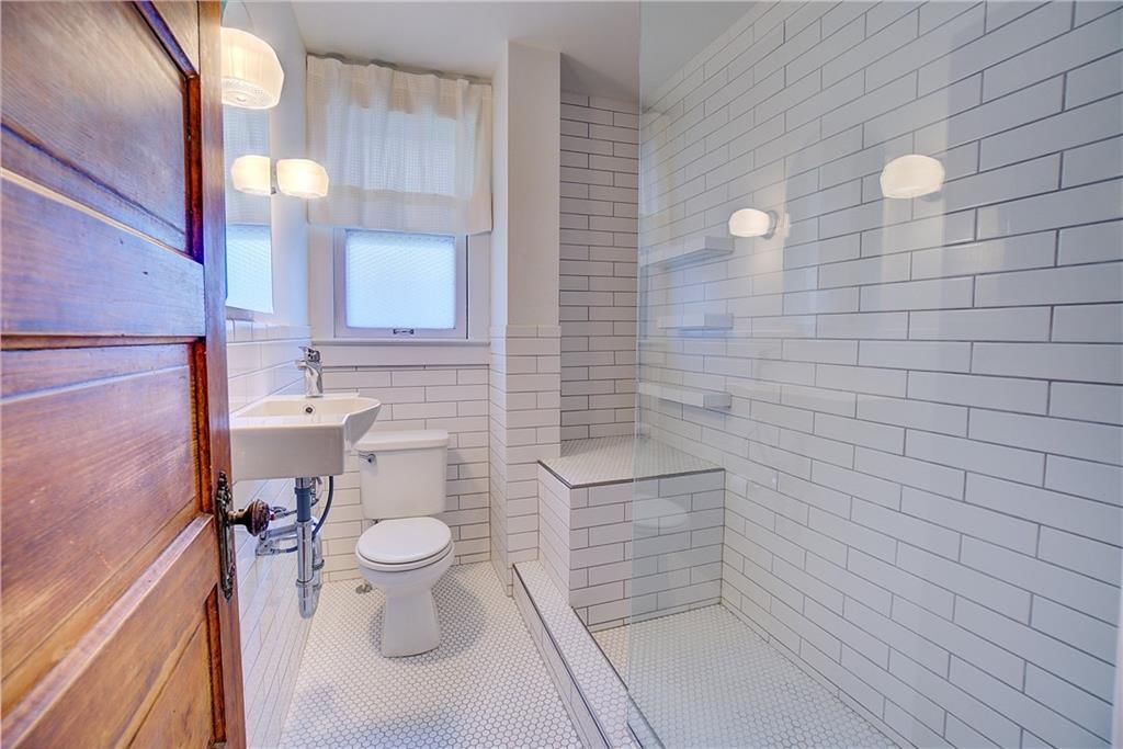 2829 E 8th Street — photo 16