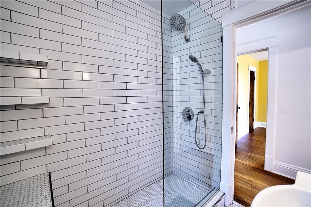 2829 E 8th Street — photo 17