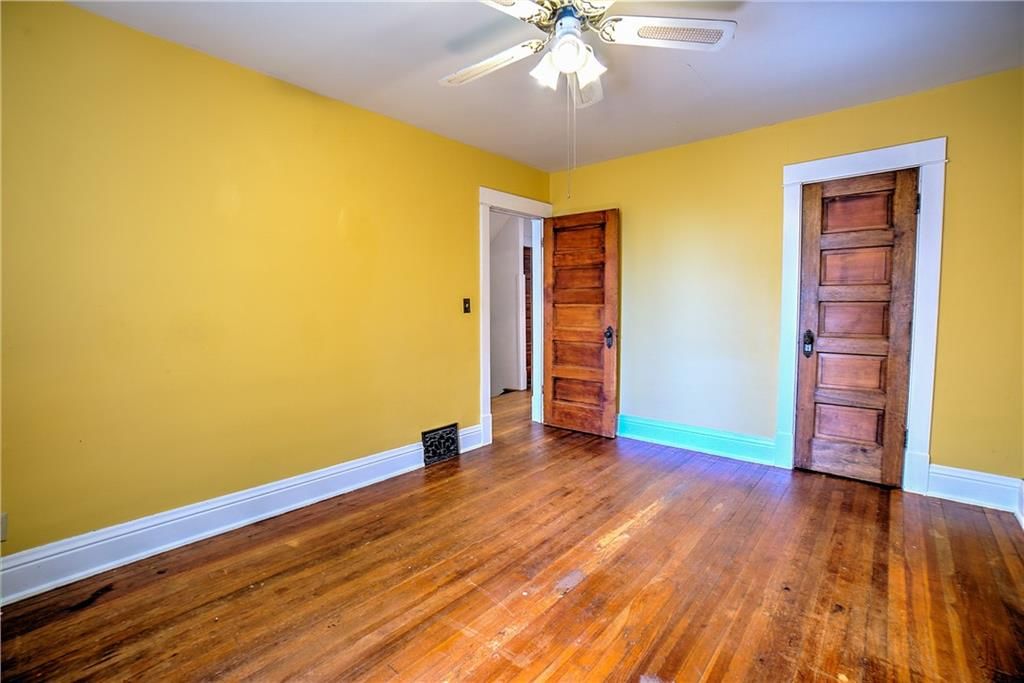 2829 E 8th Street — photo 20