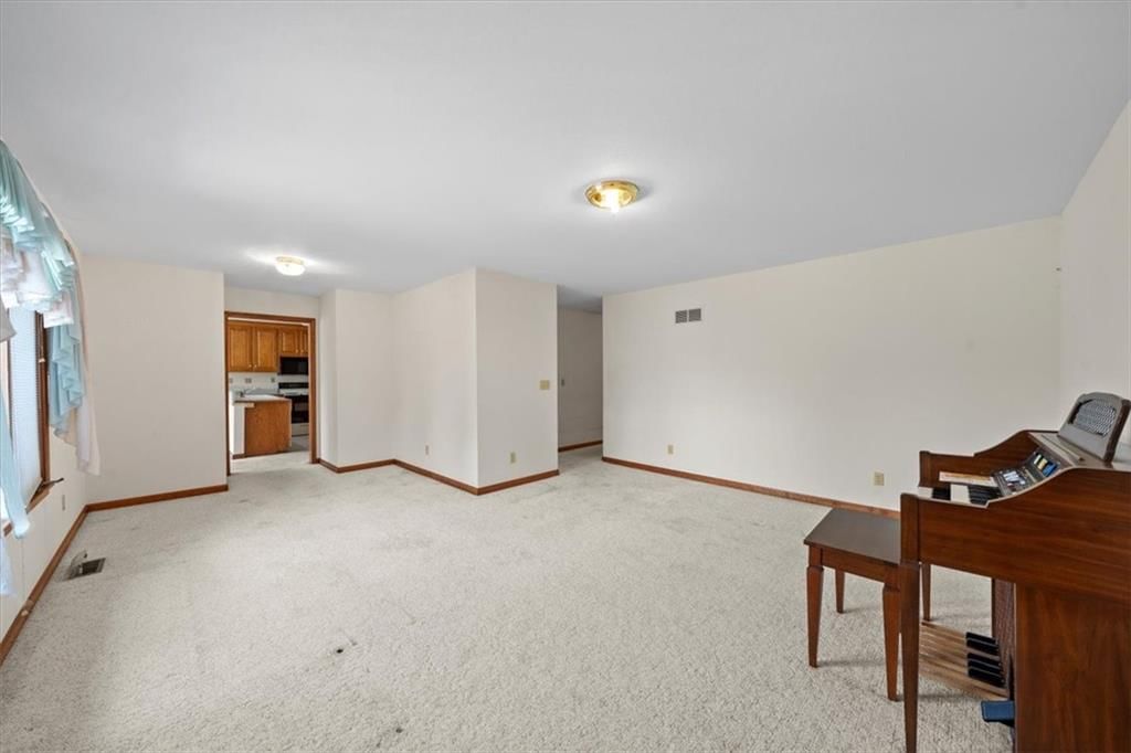 2702 Chipperfield Road — photo 11