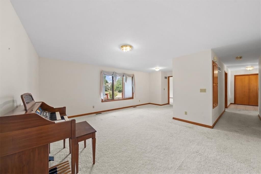 2702 Chipperfield Road — photo 12