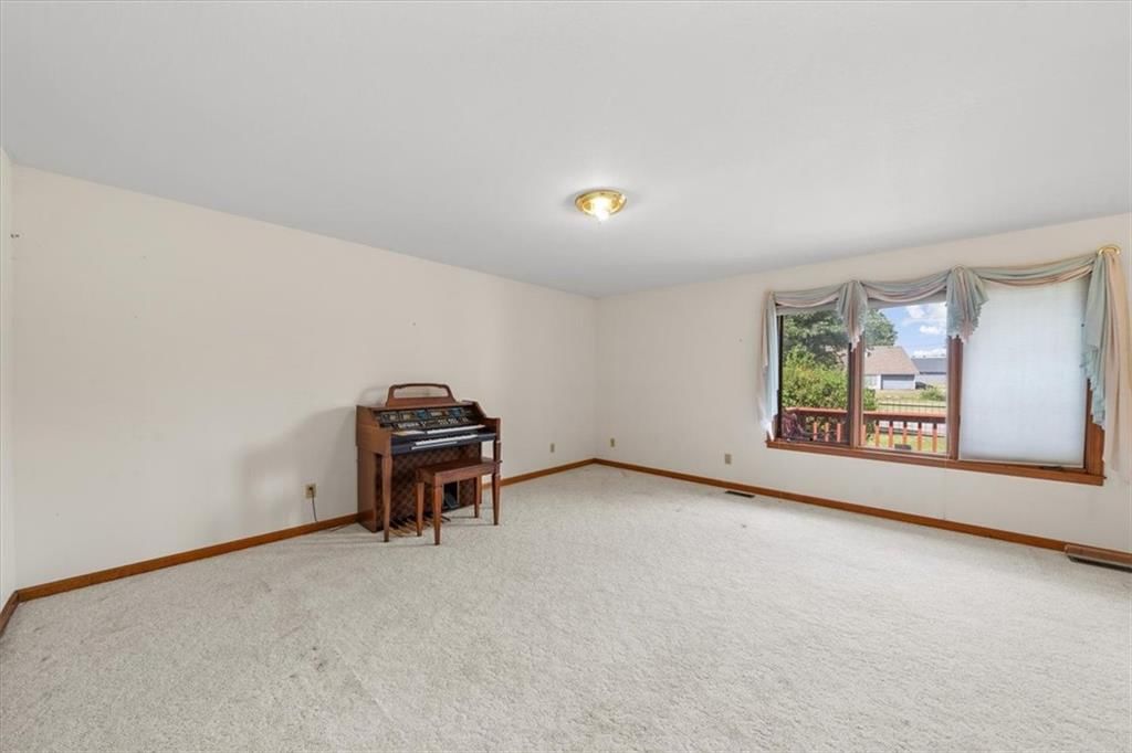 2702 Chipperfield Road — photo 13