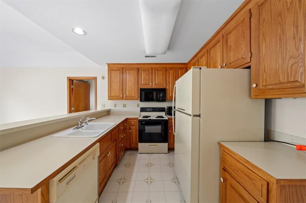 2702 Chipperfield Road — photo 4