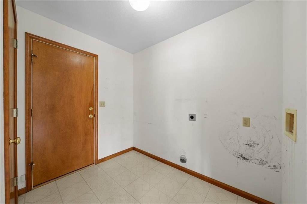 2702 Chipperfield Road — photo 9