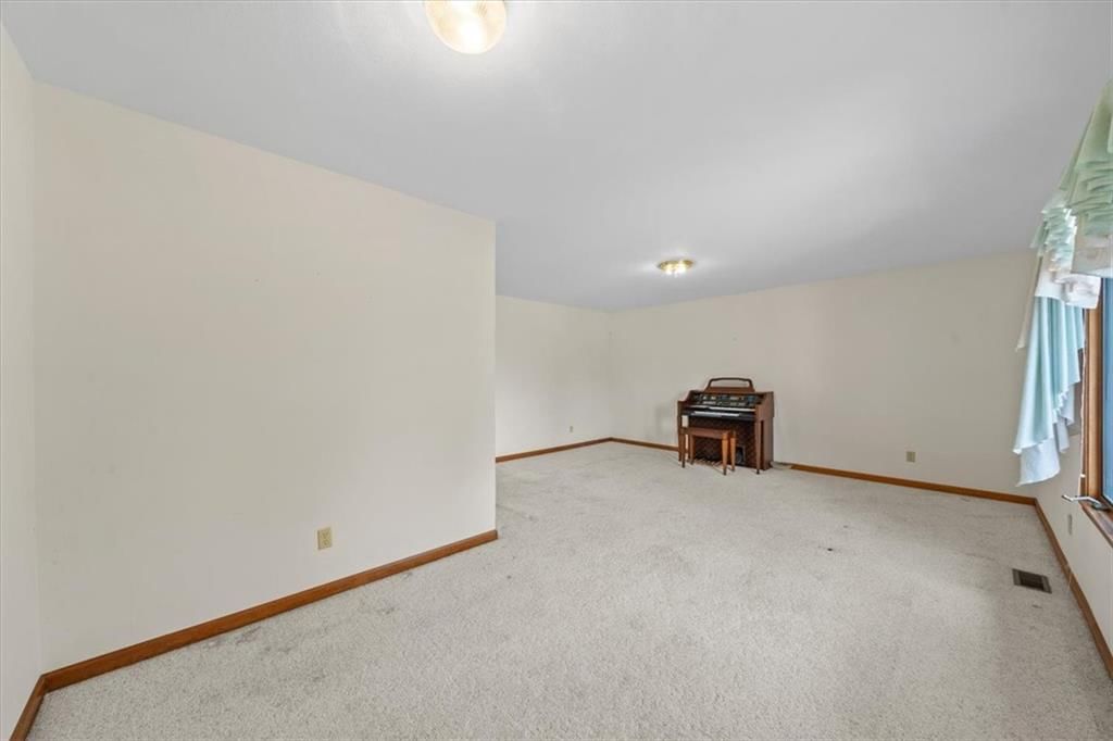2702 Chipperfield Road — photo 10