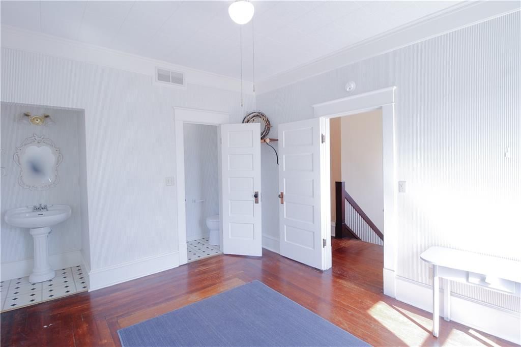 200 W Broadway Street — photo 21