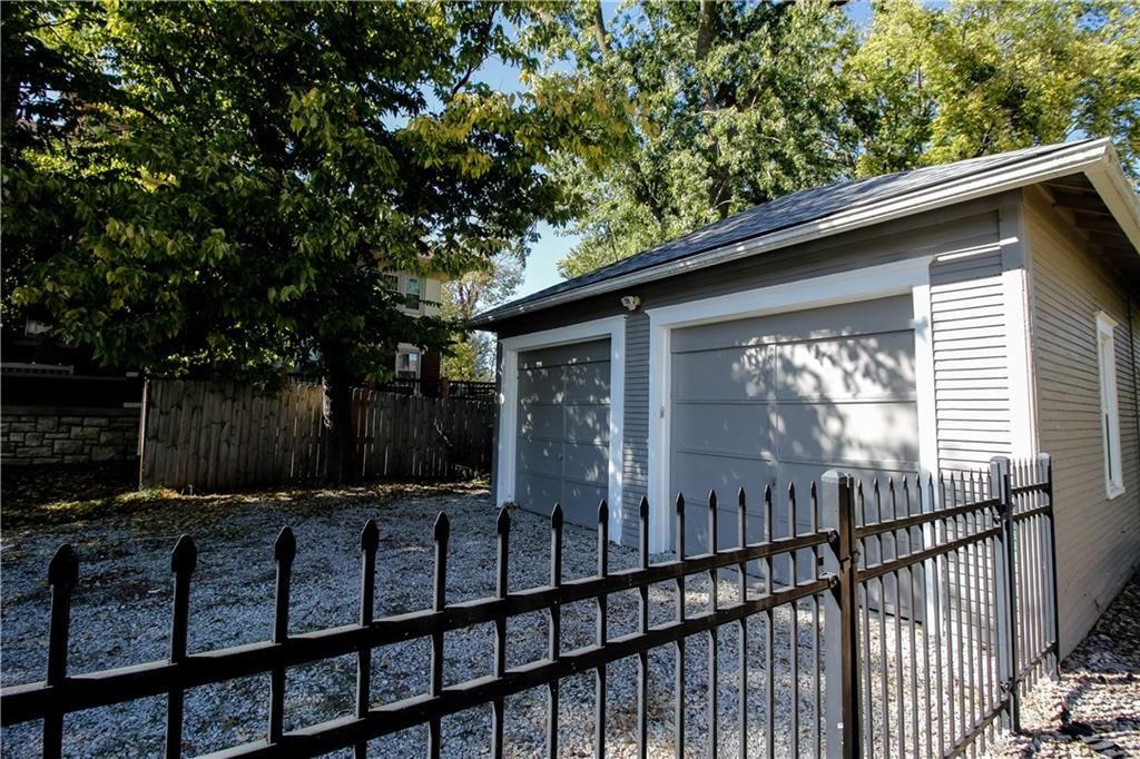 200 W Broadway Street — photo 29
