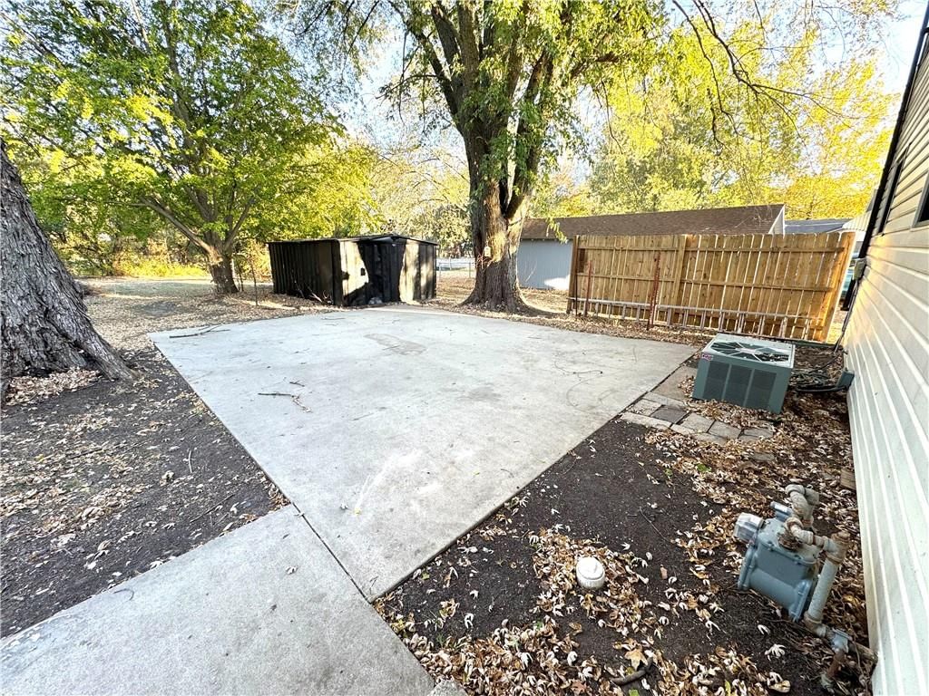610 S Summit Street — photo 32