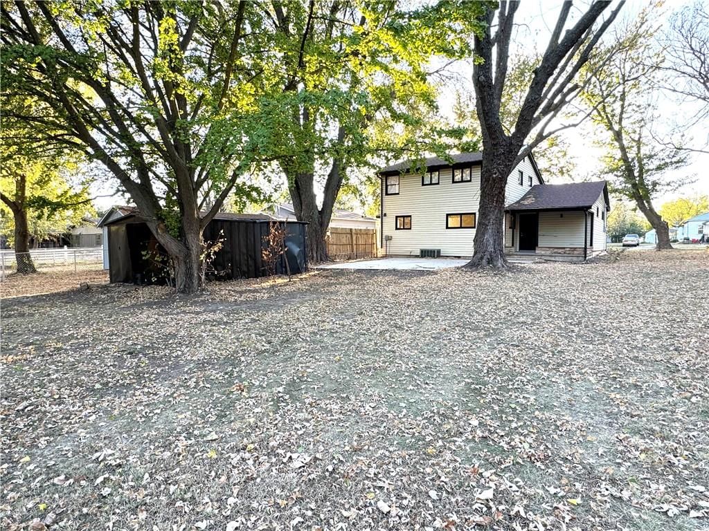 610 S Summit Street — photo 34