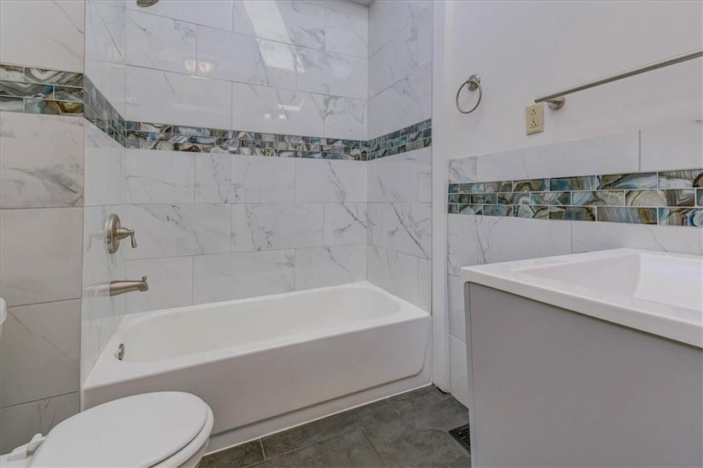 305 E College Street — photo 13
