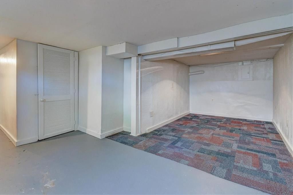305 E College Street — photo 14