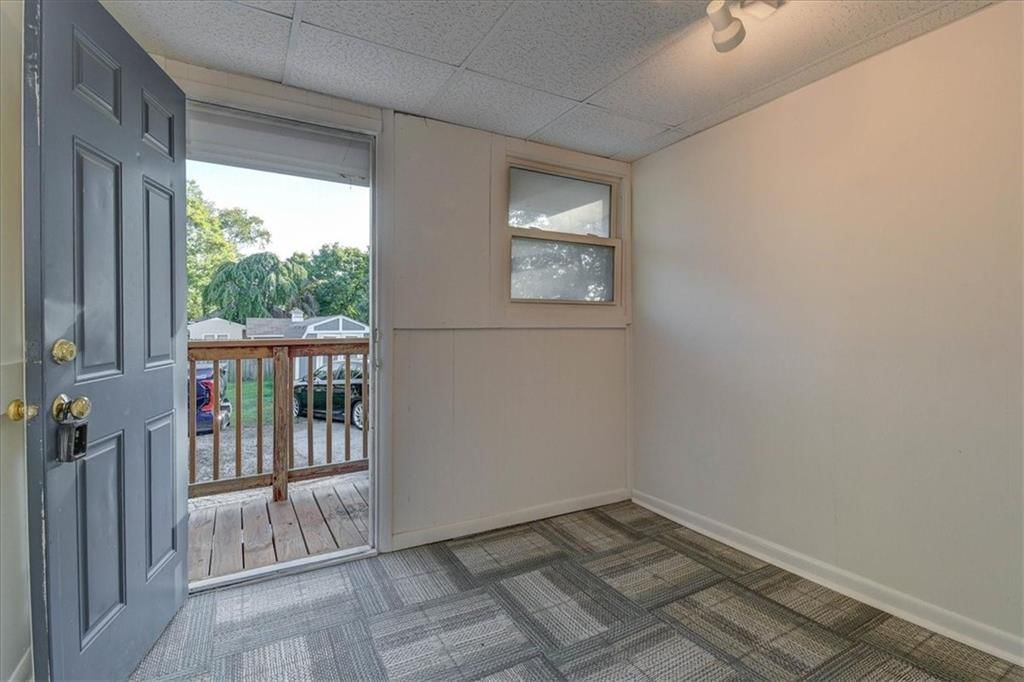 305 E College Street — photo 17
