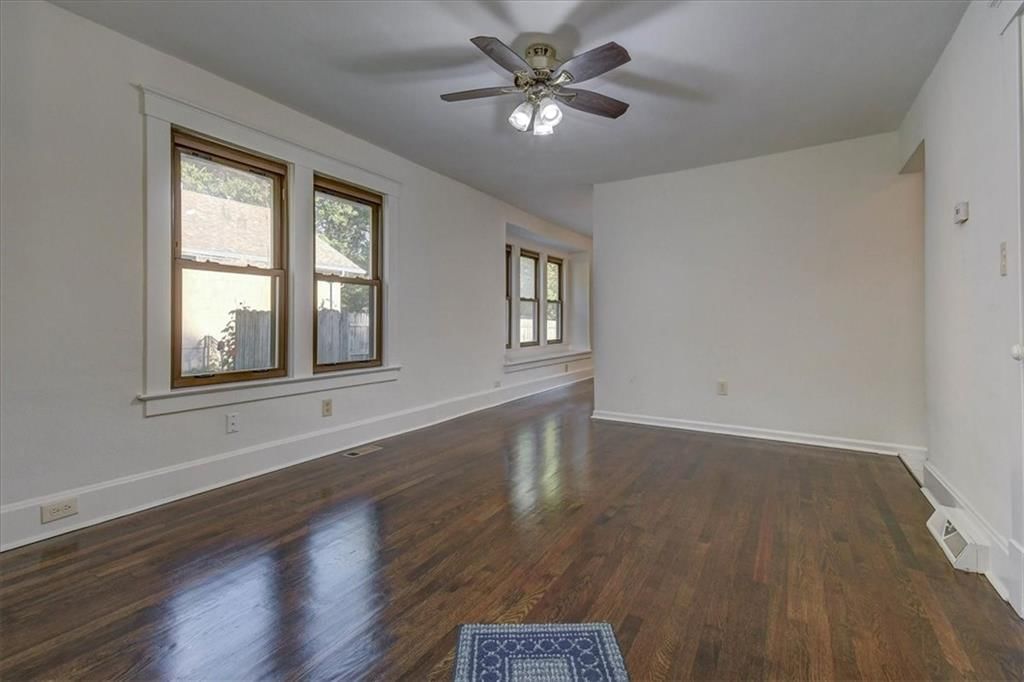 305 E College Street — photo 8