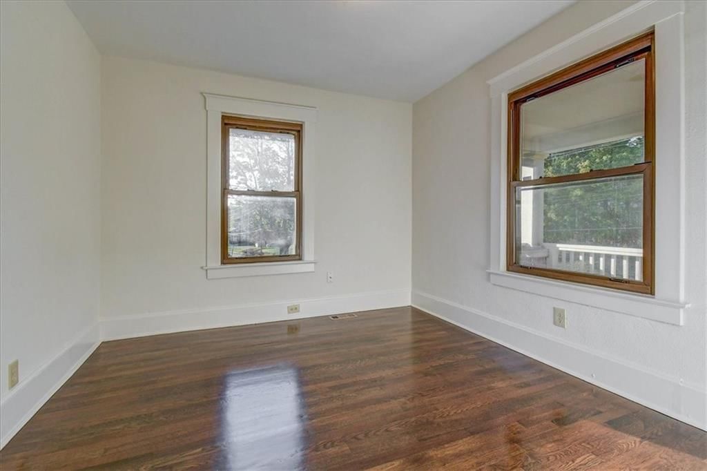 305 E College Street — photo 9