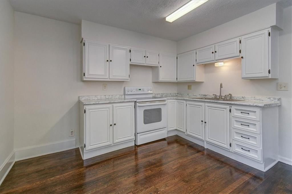 305 E College Street — photo 10