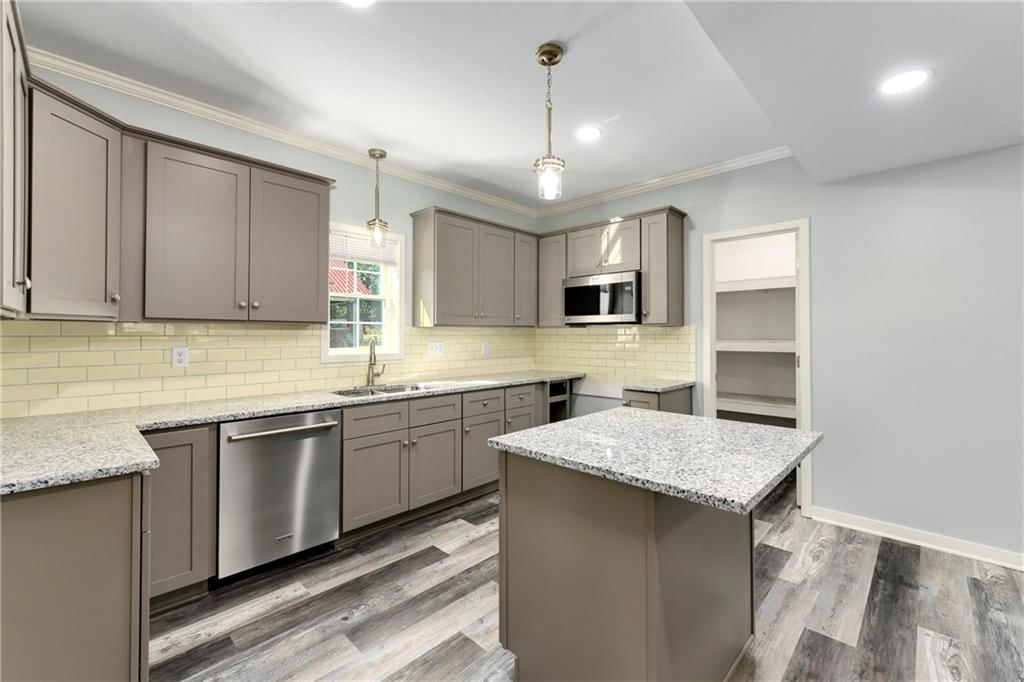 101 W Broadway Street — photo 11
