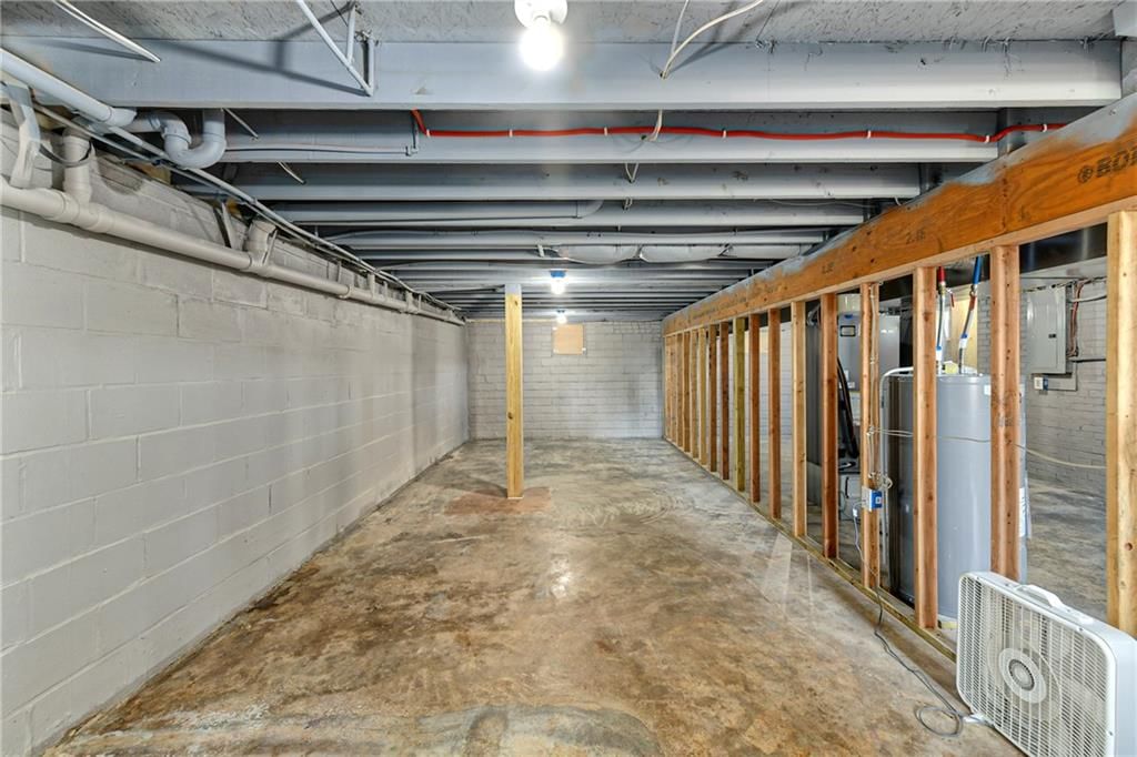 101 W Broadway Street — photo 22