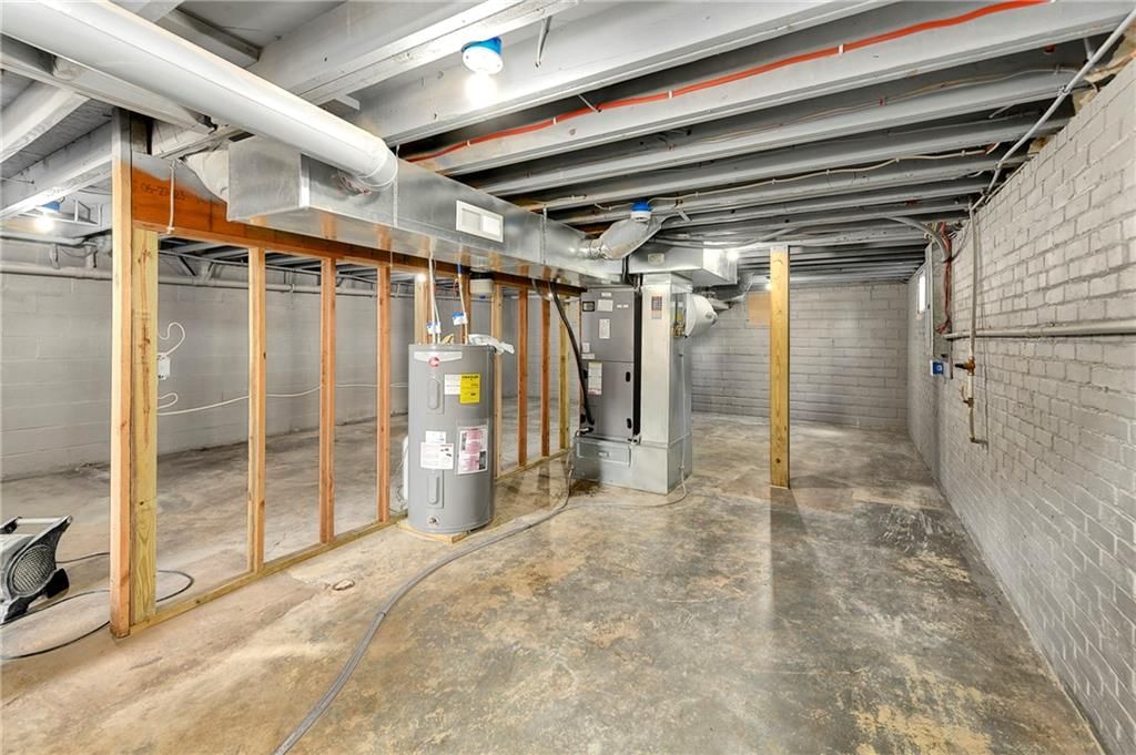 101 W Broadway Street — photo 23