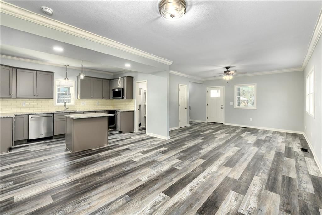 101 W Broadway Street — photo 8
