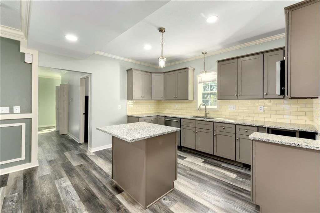 101 W Broadway Street — photo 10