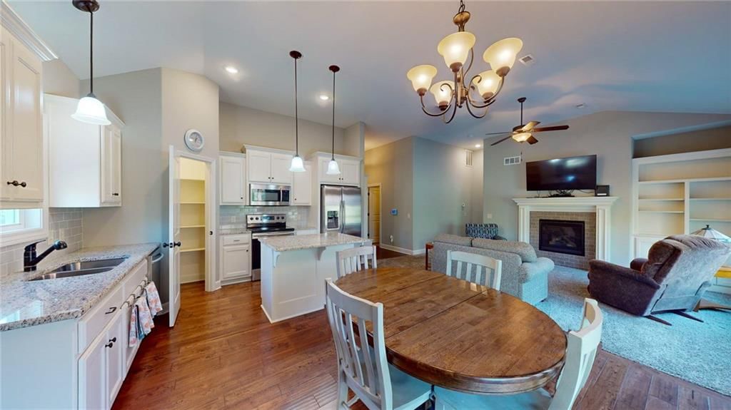 3208 Sheffield Lane — photo 9