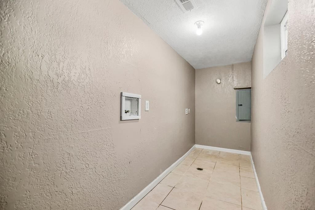 2710 Cedar Crest Drive — photo 12
