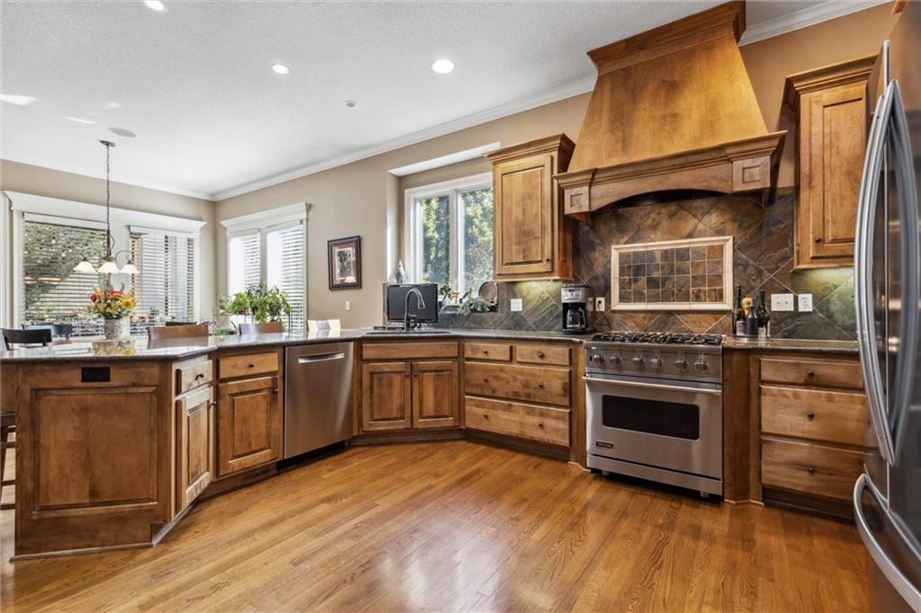 15233 Linden Street — photo 2