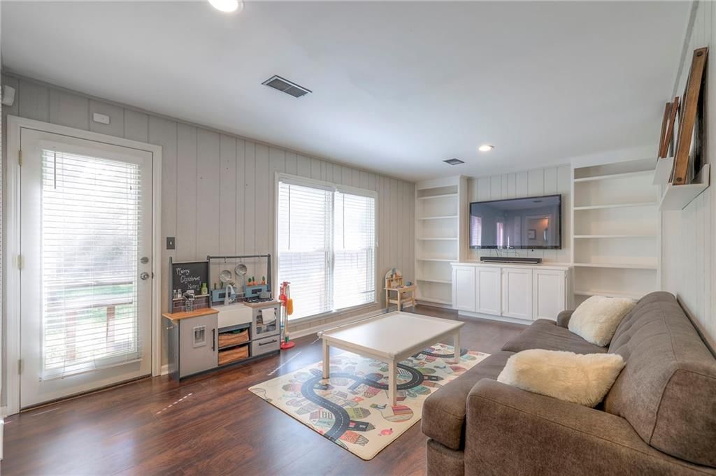 703 SW Montgomery Avenue — photo 30