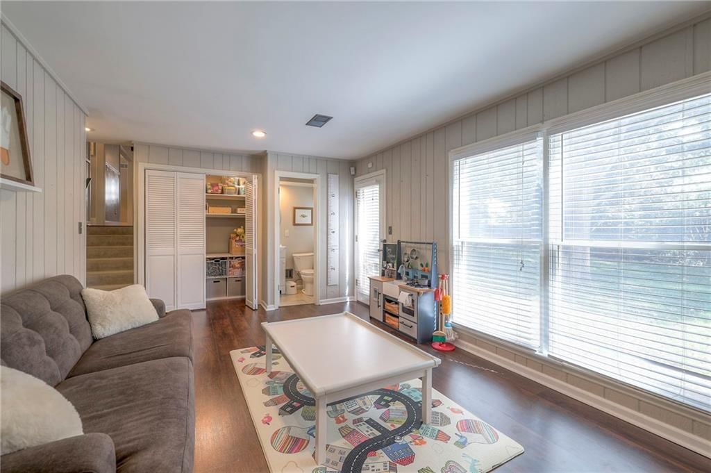 703 SW Montgomery Avenue — photo 32